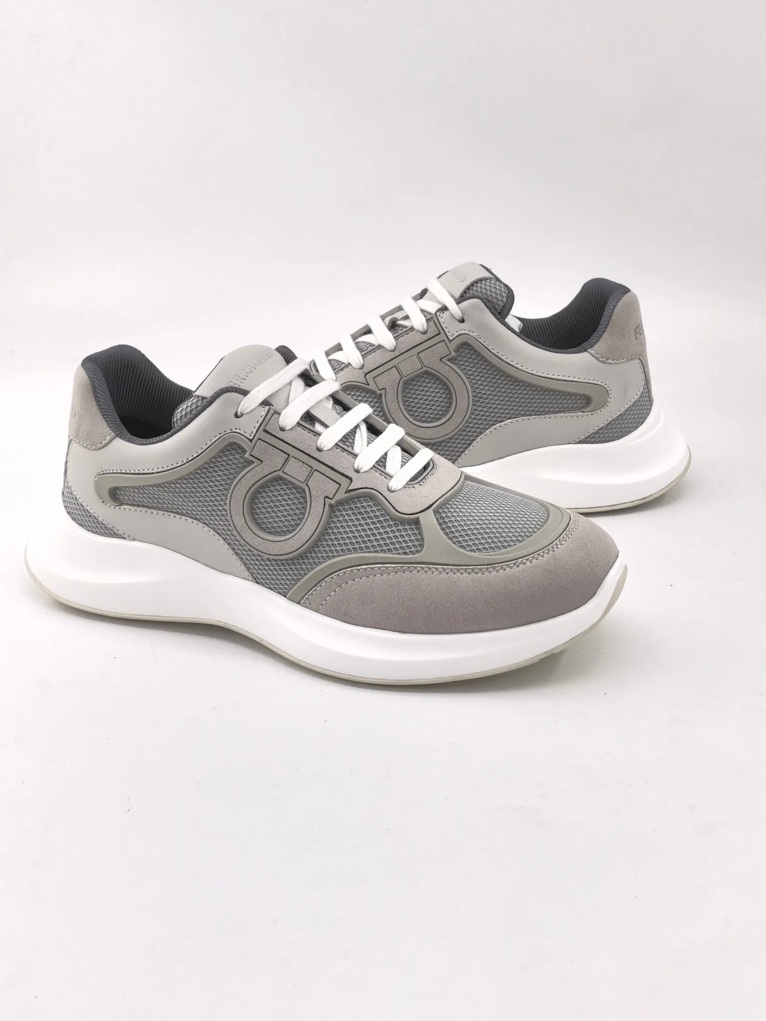 [Ferragamo] Top P: 740💰 Size: 39~44 (38 45 custom-made, non-refundable) 2025 Ferragamo men's new casual sports shoes, sports fashion charm, classic matching colors, elegant style and casual charm complement each other, showing urban fashion style. Rich colors interweave with modern charm, and simple lines outline the silhouette of the bag, interpreting casual aesthetics. Imported calfskin + first layer suede + TPU outsole